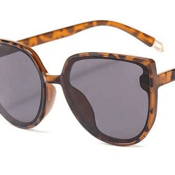 2/$30 LeopardāPrintĀ Fashionableā
Ladiesā
Sunglasses - Picture 3 of 5